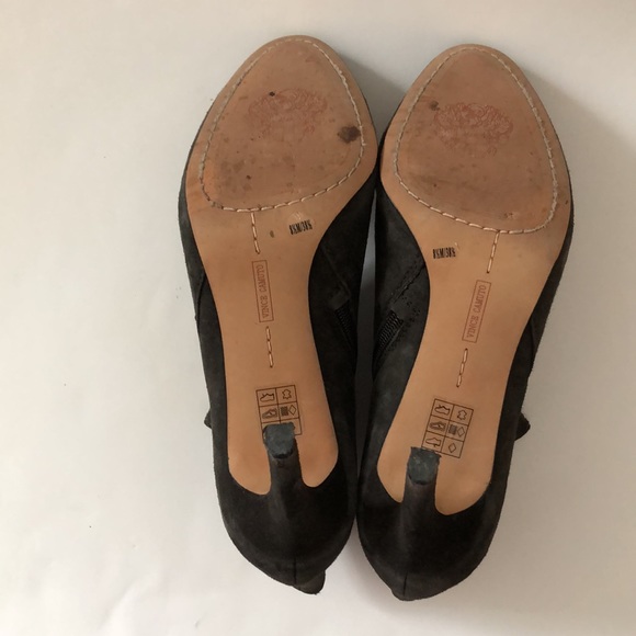 Vince Camuto 8.5 Gray Ankle Boot Black Heel suede zipper Silver Detail Excellent - Picture 6 of 10